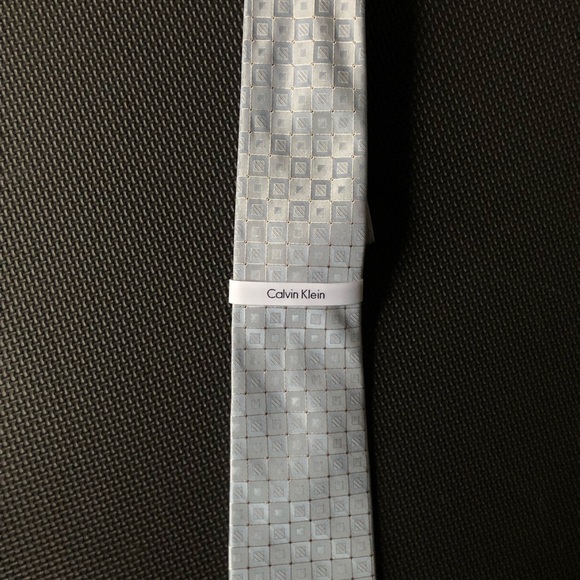 NWT Men's Calvin Klein Silk tie- Light Blue Geometric Pattern - Picture 2 of 8